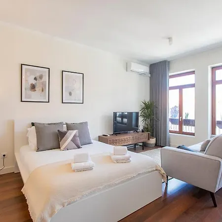 Almada 516 By Lovelystay Apartment
